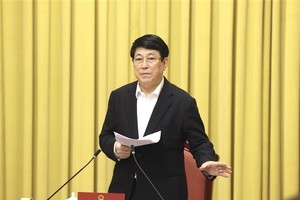 越南国家主席梁强发表讲话。