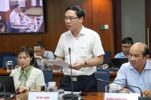 阮文欢副主任在新闻发布会上提供资讯。