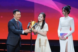 射击选手郑秋荣获年度最佳女运动员奖。