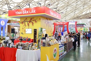 西原地区各省市的展位。