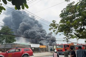 职能力量接近现场。