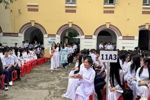 胡志明市学生参加 2025-2026新学年开学典礼。