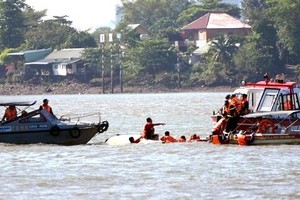 同奈河赛船倾覆事故现场。