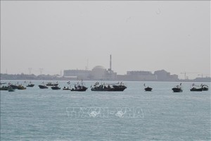 伊朗伊斯兰革命卫队（IRGC）船只在波斯湾的一个纪念活动上。