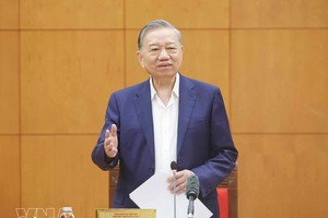 党中央总书记苏林在会议上发表讲话。