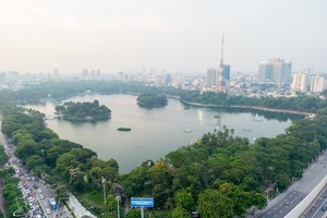 河内统一公园的绿地有助于净化和调节气候。