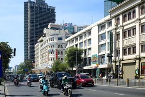 今日胡志明市和南部白天晴朗，局部地方气温超过34摄氏度。