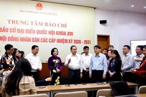 3月15日中午，国会主席、国家选举委员会主席陈青敏探望第十六届国会代表及2026-2031年任期各级人民议会代表选举新闻中心。