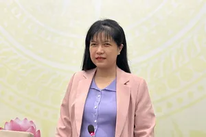 代表工作委员会副主任、国家选举委员会常务办公厅副主任谢氏燕向媒体提供资讯。