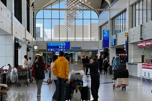 2026年3月7日，阿联酋迪拜国际机场的旅客。