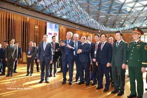 越南政府总理范明政访问诺瓦泰克公司。