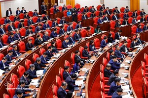 出席越南共产党第十四届二中全会开幕会的代表。