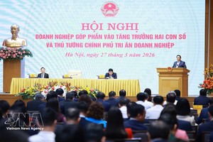 越南政府总理范明政主持关于实现经济两位数增长会议。