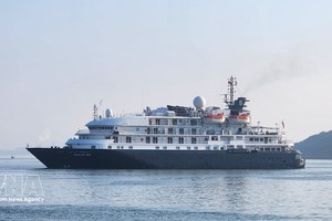 国际豪华邮轮抵达归仁港。