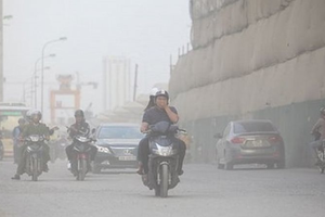 多地因建筑活动、工业生产、焚烧垃圾和稻草导致空气污染。