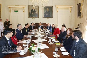 2024年10月2日，党中央总书记、国家主席苏林与爱尔兰总统迈克尔·希金斯在爱尔兰首都都柏林举行会谈。图片来源《国际报》