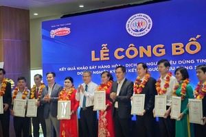 获得消费者信赖前10产品与服务证书的企业代表。