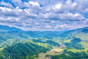 凭借海拔1700米的高度，浦良（Pu Luong）山顶正逐渐成为徒步旅游（Trekking）的理想目的地。