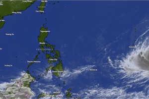 台风“森拉克”在太平洋西北海域活动的卫星图。