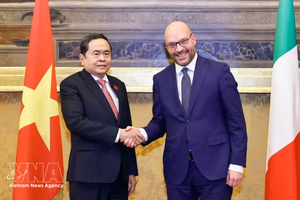 越南国会主席陈青敏与意大利众议院议长洛伦佐·丰塔纳。