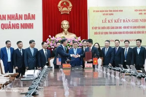 广宁省建设厅与美国东北海事学院正式签署关于公翁-涅屿港区及广宁海运倡议战略合作的谅解备忘录。