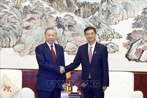 总书记、国家主席苏林会见中国党中央委员、广西壮族自治区党委书记陈刚。图：统一/越通社