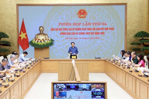 越南政府副总理胡国勇在政府办事处主持会议。