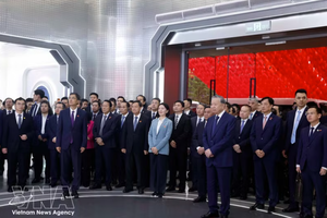 党中央总书记、国家主席苏林参观中国-东盟人工智能创新合作中心。