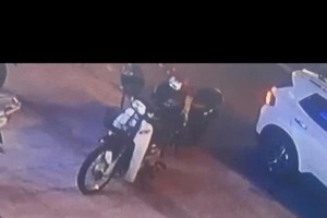 因取走ATM机遗留的1亿2800万元而被公安追寻的男子。