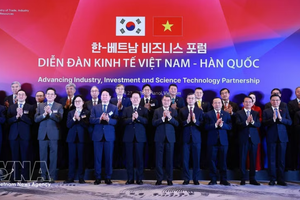 越南政府总理黎明兴与韩国总统李在明共同出席越韩经济合作圆桌座谈会 。