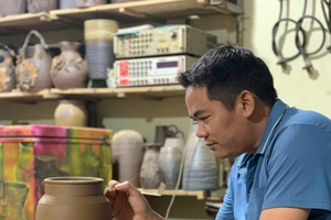 富寿省平原乡香耕陶瓷是一个特殊的故事，一个从沉睡记忆中苏醒、从旧土中培育创造力的故事。