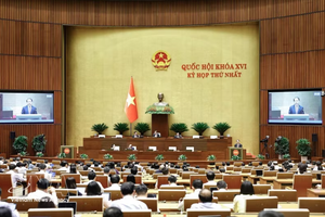 4月24日，第十六届国会第一次会议进入最后一个工作日。