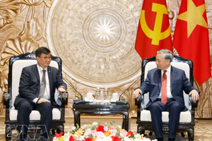 党中央总书记、国家主席苏林会见蒙古国驻越大使