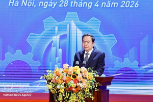 国会主席陈青敏发表讲话。