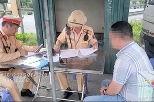 驾照被吊销后仍在高速公路上驾车。图：由职能部门提供。