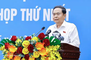 越南国会主席陈青敏讲话。