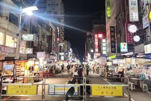 台湾夜市乃深受越南游客喜爱的旅游目的地之一。图：秋霞