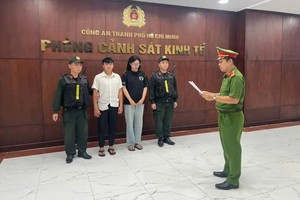 公安机关送达起诉案件、起诉嫌疑人决定。