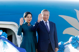 党中央总书记、国家主席苏林和夫人抵达首都曼谷廊曼国际机场。