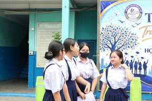 语文试题触动到黎利初中学校考点众多考生的情感。图：秋心