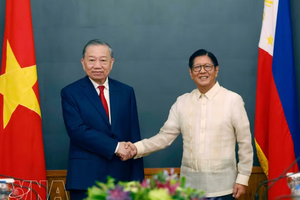 党中央总书记、国家主席苏林与菲律宾总统费迪南德·罗慕尔德兹·马科斯举行会谈。图自越通社