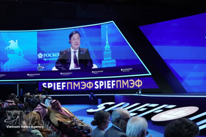 越南政府常务副总理范家足在会议上发表讲话。图自越通社