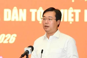 胡志明市市委常务副书记黎国峰致研讨会欢迎辞。图：越勇