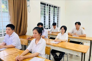 考生在武氏六高中学校考点。图：黄山-越通社