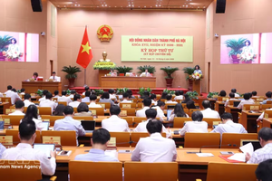 河内市第十七届人民议会（2026-2031年任期）第四次专题会议现场。图自越通社