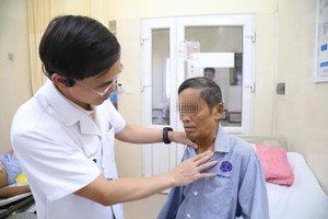 患者阮海B在接受食管肿瘤切除手术后健康恢复良好。图：陈河