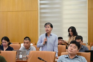 国家气象水文预报中心主任梅文谦在6月17日上午的新闻发布会上通报关于厄尔尼诺现象的信息。图：青茶