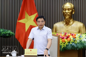 越南政府副总理阮文胜在会议上发表讲话。图:越通社发