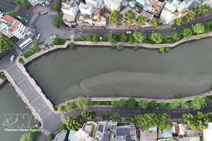 饶禄—氏艺涌两岸的黄沙街和长沙街绿树成荫、景色宜人。图自 越通社 