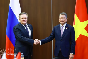 越南政府总理会见俄罗斯国家原子能公司总裁阿列克谢·利哈切夫。图自越通社